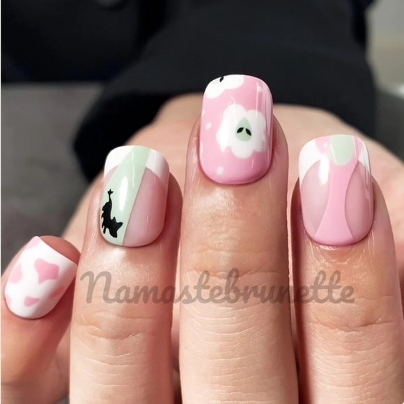 2/$16 Floral Alien Press on Nails - Picture 5 of 16